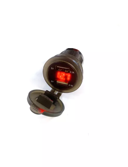 АДАПТЕР USB х 2 (2.1A max) (Цвет подсветки Красный) с ВОЛЬТМЕТРОМ КРУГЛЫЙ для зарядки в Авто; с прозрачным окном в крышке; монтаж в панель,врезной, d=27 мм ( с гайкой ); Uпит:12-24v DC; вых: 5v 2.1A; 2pin ( 2 клеммы: 6,3мм ) для подключ; +защитная заглушк - Зарядные устройства в АВТО (круглые врезные) - Радиомир Саратов