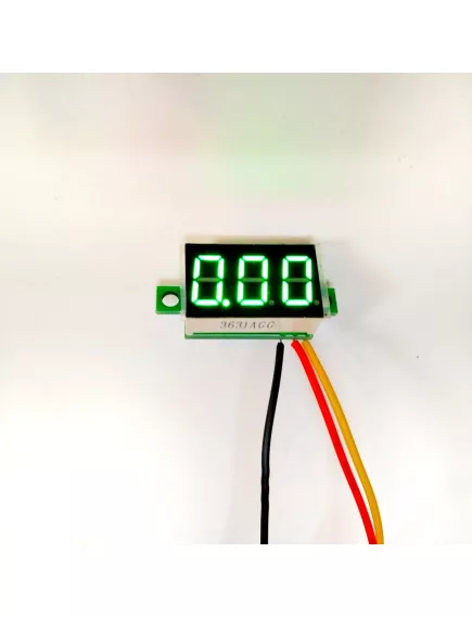 Вольтметр DC 0-100V  3 провода, цифр ( (3-х разрядн-/7-ми сегментный)) ; встраив; ( без корпуса) ,Uпит=4-30V, ЗЕЛЕНЫЕ цифры; H=10мм; IP20; (красный/черный/желтый) ; мини- габар: 23х14мм Для индикации бортового напряжения АВТО - Вольтметры цифровые (измерительные модули) - Радиомир Саратов