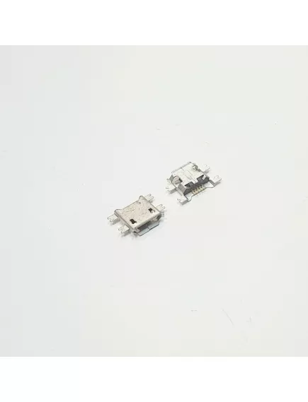 Разъем - гнездо microUSB-B ( 5pin ) ( на плату ) ver.2.0 Горизонт.исполн; врезной монтаж ( 5 контактов-SMD, 4 установ.лепестка-SMD ), дл=7мм, шир=7мм; края передн.торца- загнуты. -  5pin - Радиомир Саратов