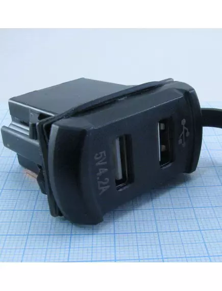АДАПТЕР USB х 2 ( 2A max ) с ВОЛЬТМЕТРОМ (зелёный) для зарядки в Авто;монтаж в панель, прямоугольный, врезной, ВШГ- 35х 20 х30 мм, с защёлками Uпит:12-24v DC; вых: 5v 2A; 2pin ( 2 клеммы: 6,3мм ) для подключ; +защитная заглушка. крм*14628 - Зарядные устройства в АВТО (прямоугольные  врезные) - Радиомир Саратов