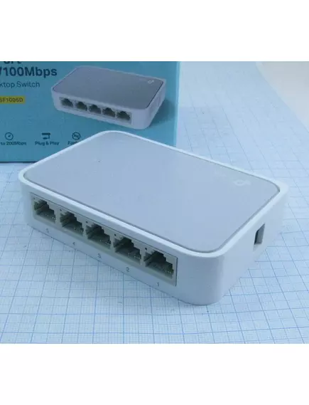 Коммутатор TP-LINK TL-SF1005D 5 портов(RJ45) 10-100Base-TX; поддержка авто-MDI / MDIX; контроль потока IEEE 802.3 ; пропускная способность-1 Гбит/с; поддер.:Plug and Play; скорость до 200 Мбит/с; корпус: пластик: Белый; E002934 - Сетевые коммутаторы, IP Сетевое оборудование - Радиомир Саратов