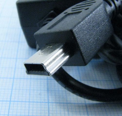 Стабилизатор напряжения автомобильный, 5V, 1.5A, штекер: miniUSB (5pin), 46x25x17мм, вх: 8-40V фото 2