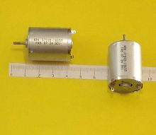 ДВИГАТЕЛЬ ЭЛЕКТРИЧЕСКИЙ DC24V WRK-370SD-10655 (d24,3 х h30,8мм цилиндрич.вал d2мм длина 10мм) жест. выводы (Двигатель 370 24v)
