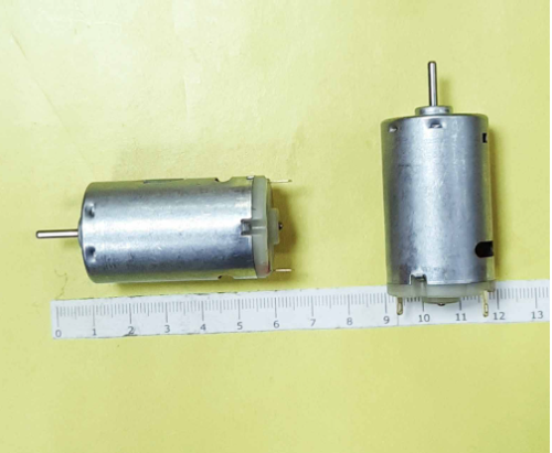 ДВИГАТЕЛЬ ЭЛЕКТРИЧЕСКИЙ DC12V 46x27mm "390" (46 х 27мм цилиндрич.вал 2мм длина 12мм) жест. выводы ДВИГАТЕЛЬ ЭЛЕКТРИЧЕСКИЙ DC12V 46x27mm "390" (46 х 27мм цилиндрич.вал 2мм длина 12мм) жест. выводы