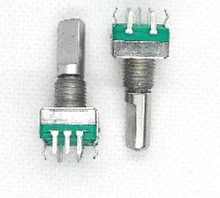 Энкодер  5pin 11,7х12мм, ручка мет. под спил D=6 L=20мм, крепеж п/гайку (дискр.=30) (№R40)   Шаттл а/м 
