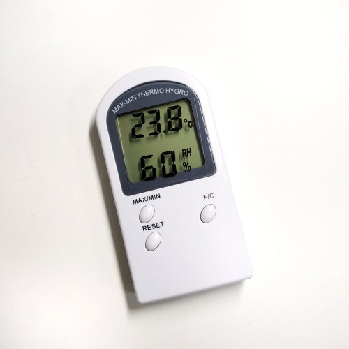 ТЕРМОМЕТР/ГИГРОМЕТР ЦИФР. TA138A  Диапаз.t: уличн.-40..+70°C ±1°C ; отн.влажн.в помещ: 10%..98%RH ±5% ; дл.шнура внеш.датч.-1м; 