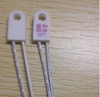 Термопредохранитель 15A, 120* 250V RY120-2/RH02/RF02 (подкова) (RH-02 15A 120°c керамика) с отверстием