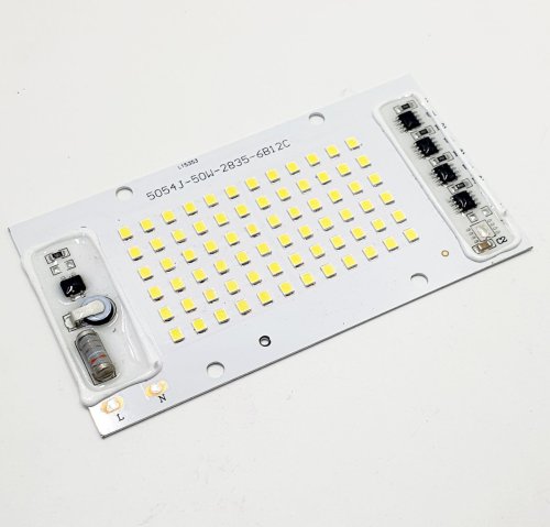МАТРИЦА СВ/ДИОДНАЯ 220VAC  50W БЕЛЫЙ 70LED/ SMD 2835 ; 6000k; габариты:112х62х2мм для прожектора; на алюминиевой подложке; (YBLV28550)