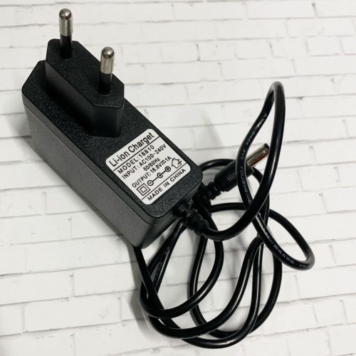Зарядное устройство для Li-Ion АКБ 16,8V 1A (штек 5,5мм х 2,1мм) в розетку; AC 100-240V; LED индикация; защита от перегрузки; модель: 16810