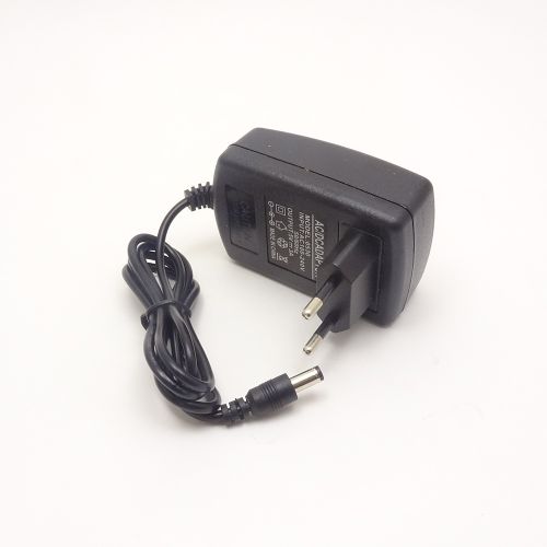 Блок питания импульсный, 5V, 3.0A, 15W, штекер: 5,5 х 2,5мм, В розетку, вх: AC 100-240V FC-530