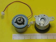 MOTOR DVD/CD 3V CCM03-042R1-2A (длина вала = 6 mm)нижнее крепление(2-и резьбы- на фланце) с держателем диска Н/К, провод 18,5 см., с разъемом 2pin