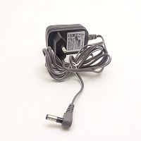 Блок питания импульсный, 5.5V, 0.5A, 2.75W, штекер: 4,0 x 1,35мм (угловой), В розетку, 70x40x25мм, вх: AC 100-240V PNLV226CE